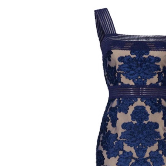 Alice McCall Asymetrical Shoulder Lace Pattern Midi Dress - Picture 4 of 11